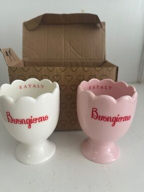Buongiorno Scalloped Egg Cup Set in White and Pink